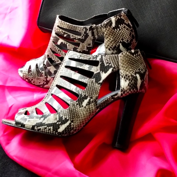 Tahari snakeskin open toe heel - Picture 2 of 6